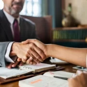 Entenda a importância do suporte jurídico no franchising